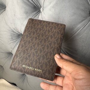 NEW Michael Kors Jet Set Passport Holder Wallet